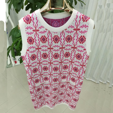 優(yōu)雅與品質(zhì)的完美結(jié)合 解析羊毛高級定制小香風提花無袖針織連衣裙